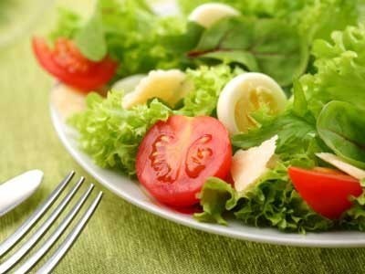 bellezza, benefici dell'insalata, benessere, crescione, cura del corpo, dieta, forma fisica, frutta, insalata, lattuga, mangiare l'insalata, news, restare in forma, salute,sentirsi in forma,